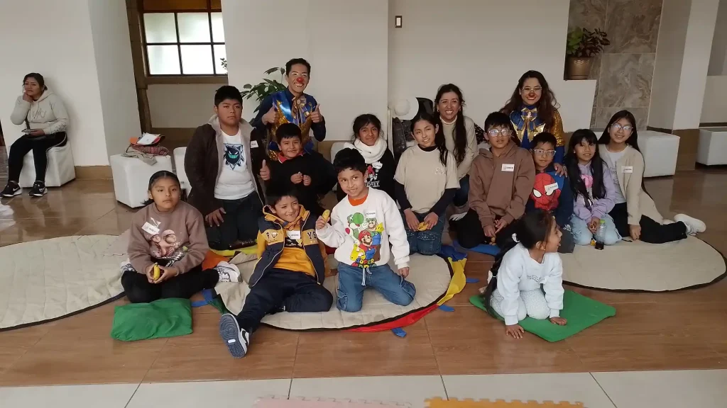 Niños participando en el Club de Lectura Infantil online